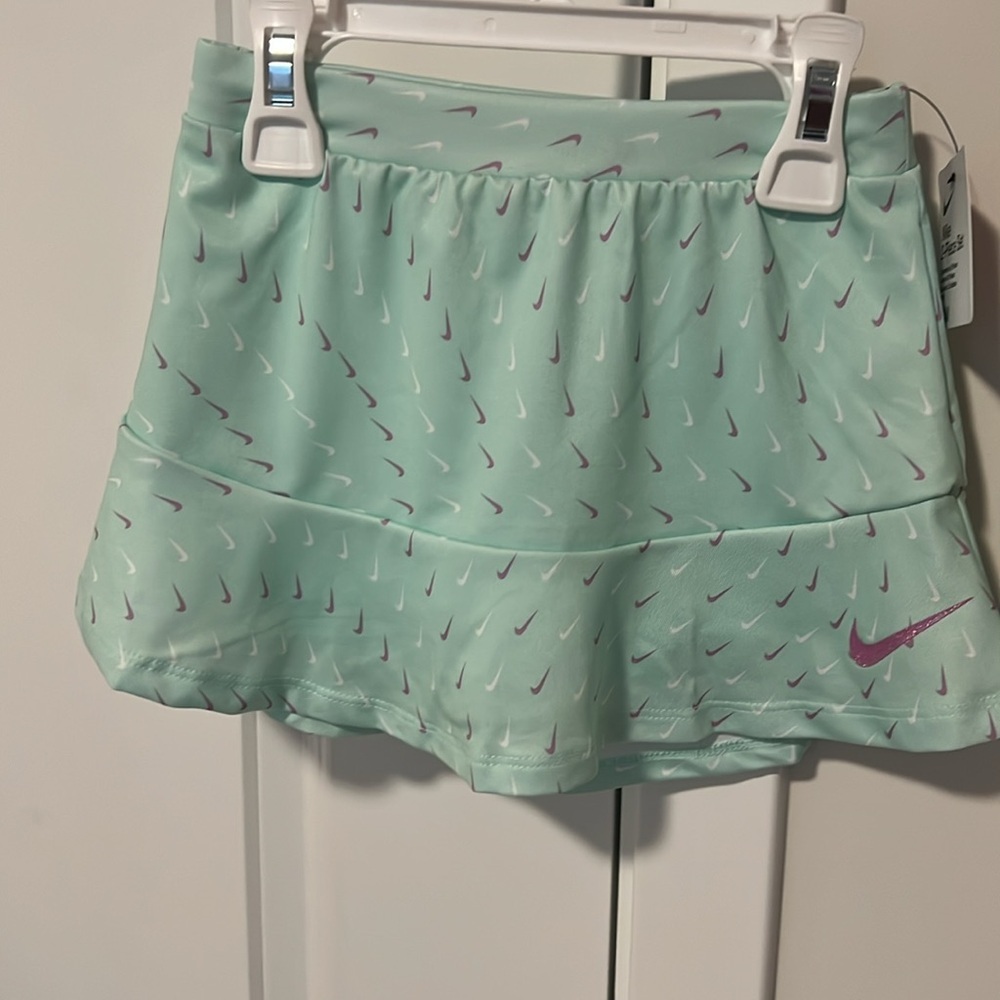 Toddler Girls Nike Essentials Tee & Skort Set 24m - Picture 3 of 9